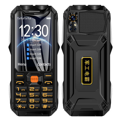 Un buon prezzo. Q9 Buttone Telefono cellulare 3,5 pollici 4 schede SIM 4500mAh Bluetooth Torcia FM Radio 2G in linea