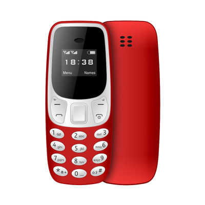 Un buon prezzo. Telefono 2G con schermo da 0,66 pollici, slot per doppia scheda SIM e funzionalità Bluetoth in linea