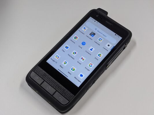Un buon prezzo. Telefono fisso Walkie Talkie con sistema operativo Android 15, batteria da 4350 mAh e certificazione IP68/IP69K per uso intensivo in linea
